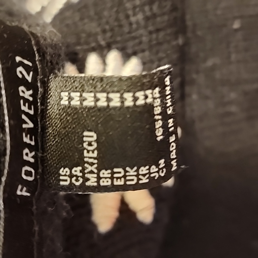 Black Sweater with Daisy Embroidery Forever 21 Sz M - Picture 7 of 7